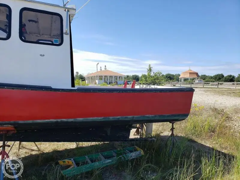 Kapal pangolahan lautan keur dijual