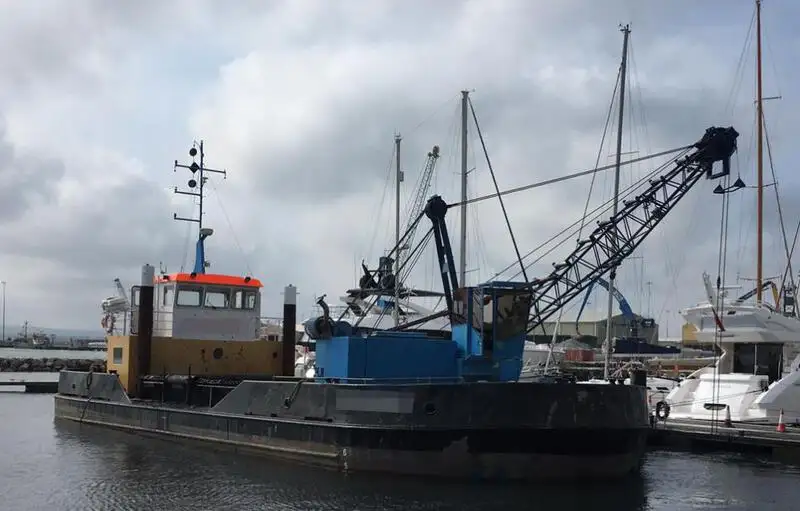 Kapal keruk keur dijual