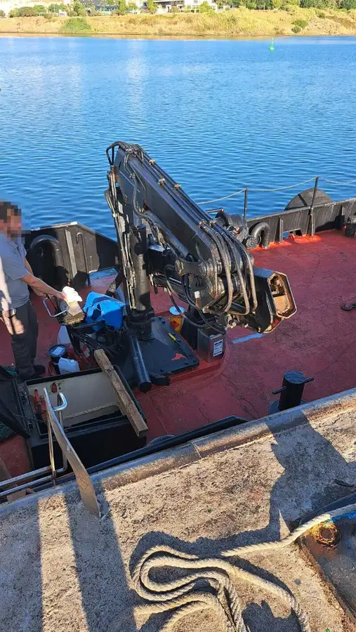 Kapal kerja keur dijual