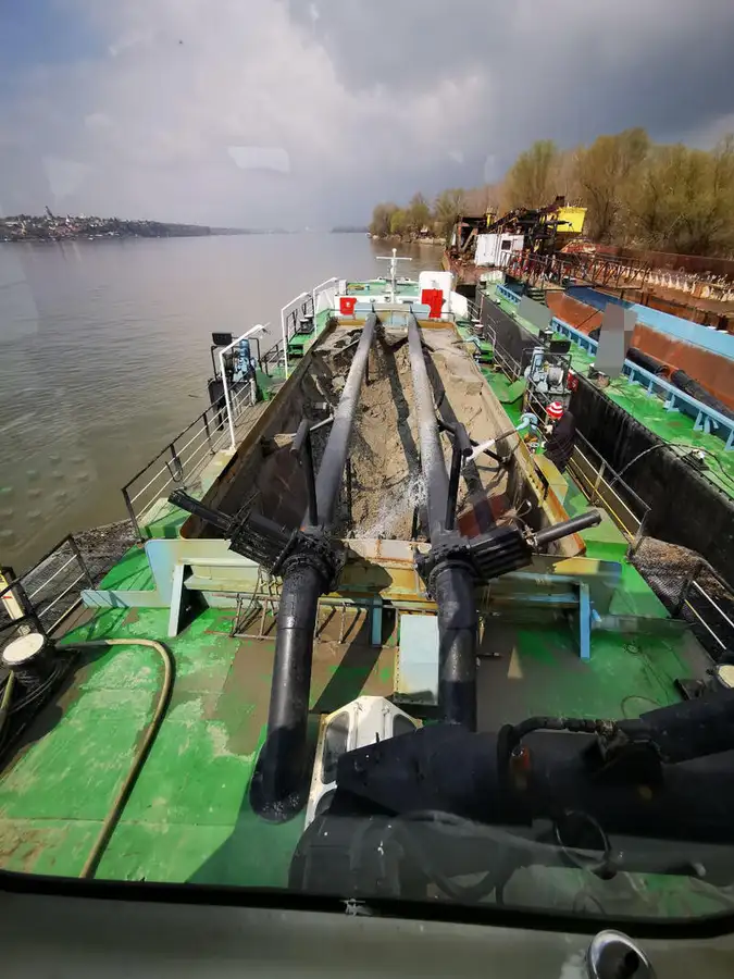 Kapal keruk keur dijual