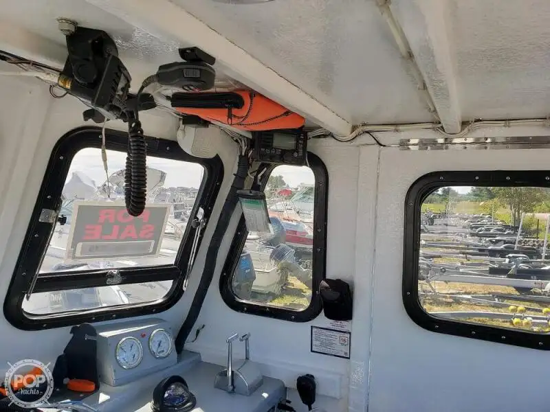 Kapal pangolahan lautan keur dijual