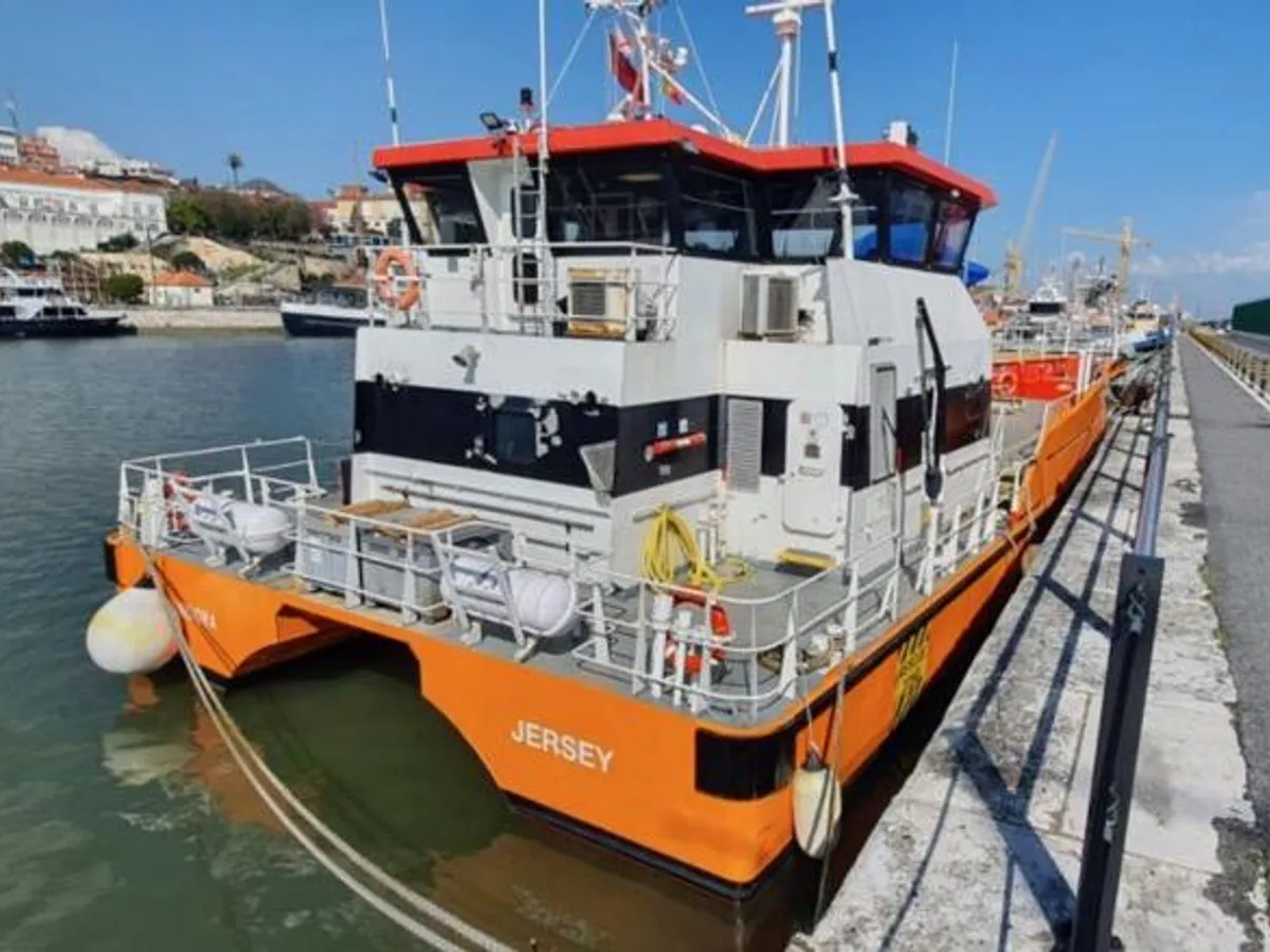 Kapal kerja keur dijual