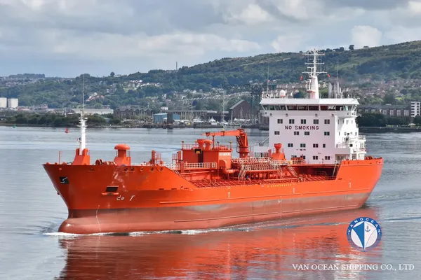 Oil/Chemical tanker for sale