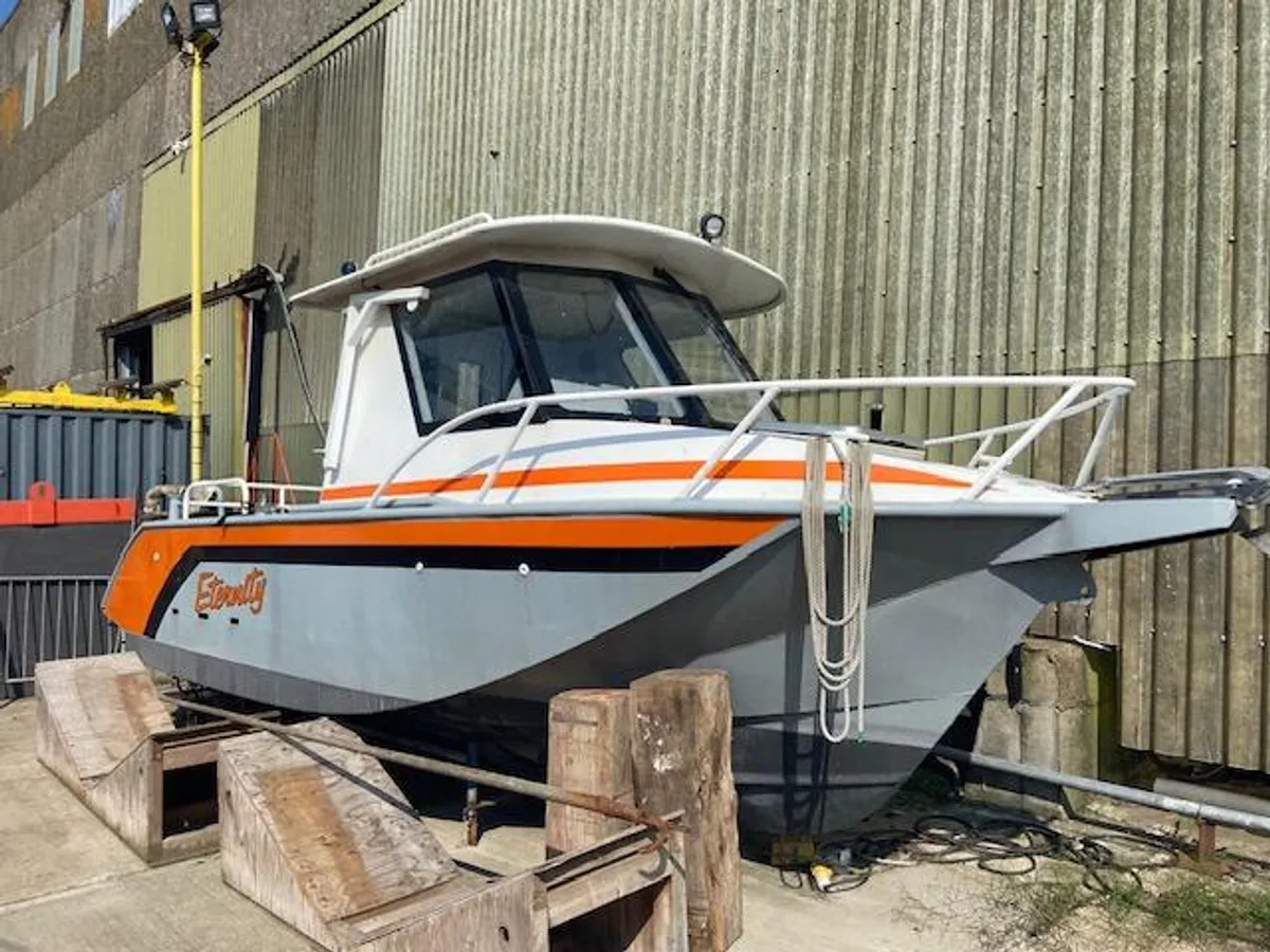 Kapal kerja keur dijual