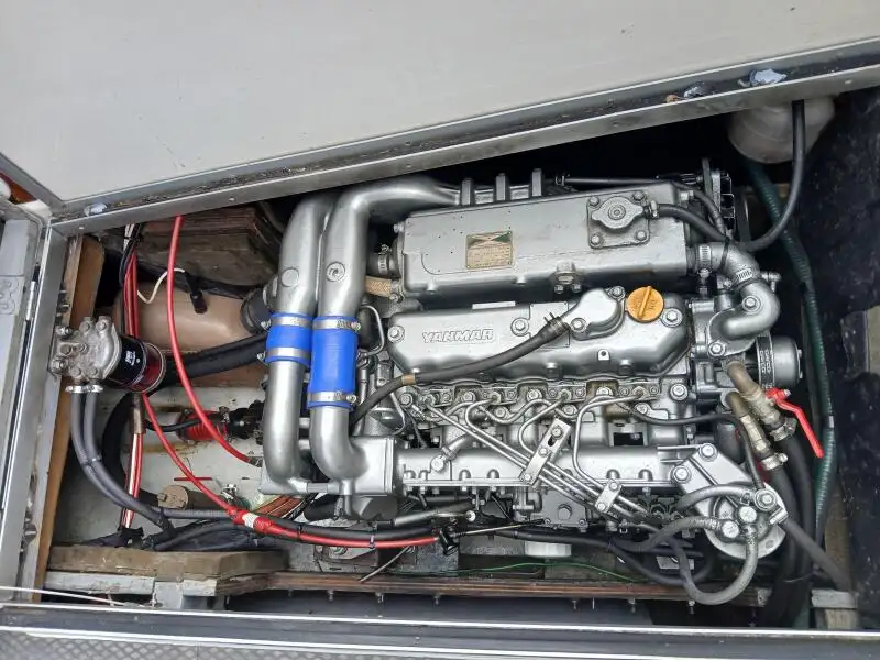 Kapal kerja keur dijual
