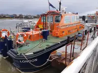 Kapal penyelamat keur dijual