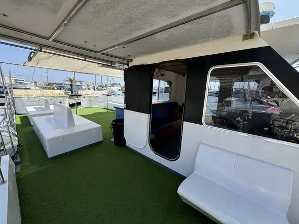 Kapal pesiar keur dijual