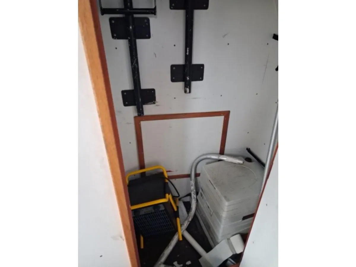 Kapal kerja keur dijual