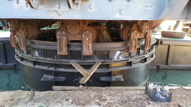 Kapal keruk keur dijual