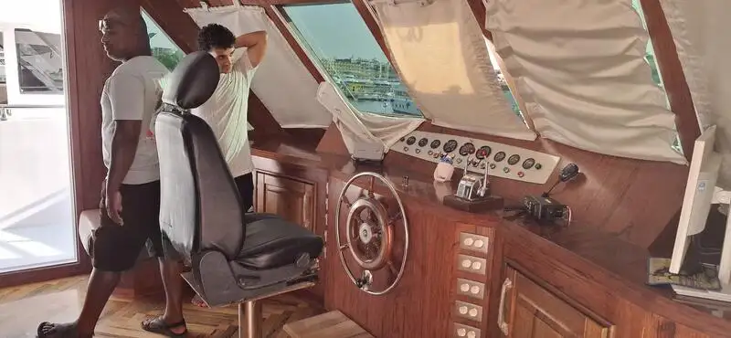 Kapal pesiar keur dijual