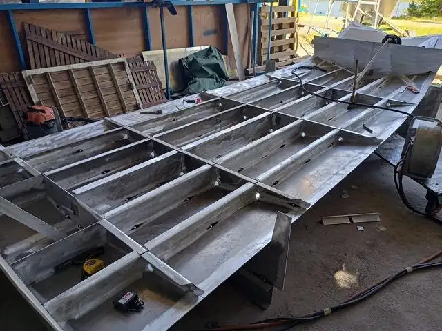 Kapal kerja keur dijual