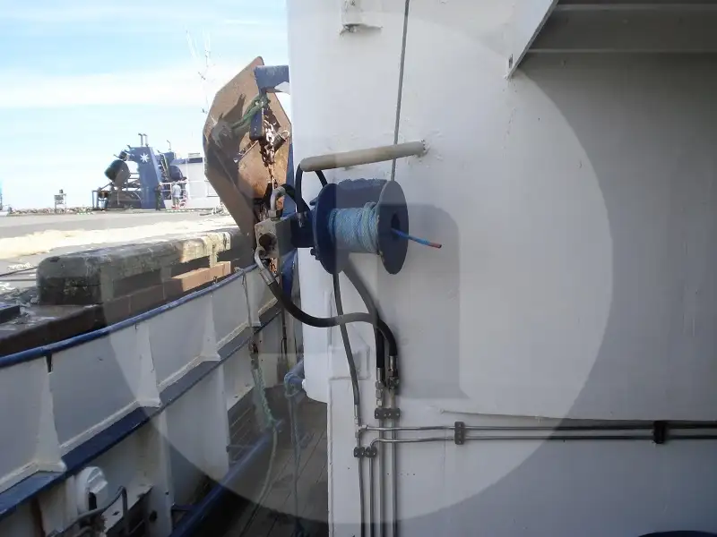 Kapal pangangkut lauk hirup keur dijual