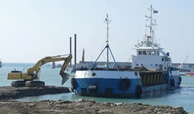 Kapal keruk keur dijual