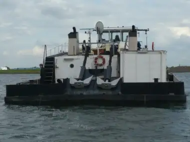 Kapal penarik keur dijual