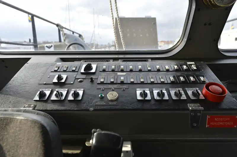 Kapal angkatan laut / militer keur dijual