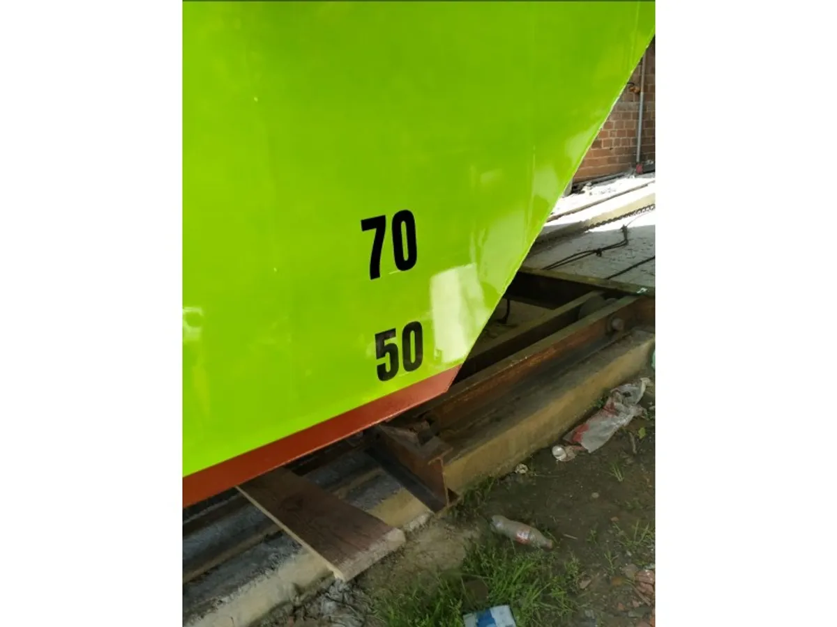 Kapal kerja keur dijual