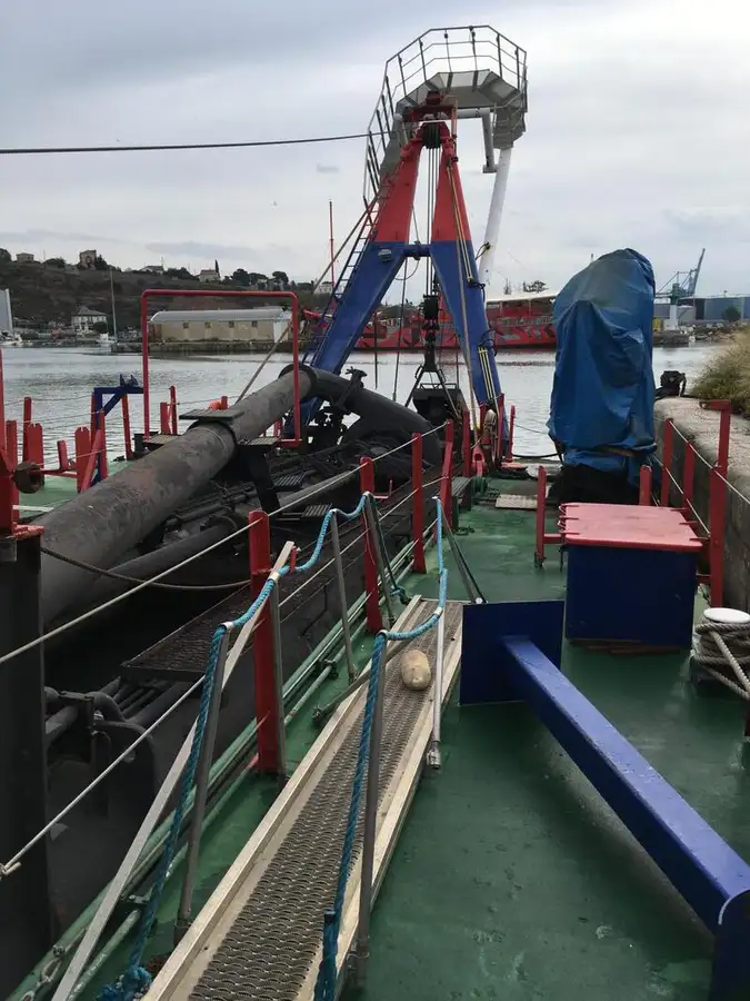 Kapal keruk keur dijual