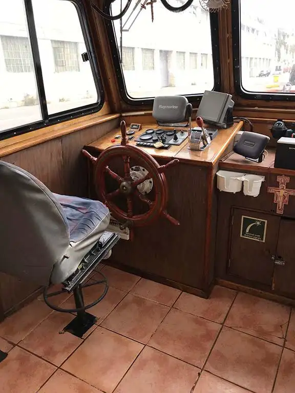 Kapal kerja keur dijual