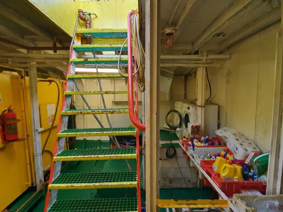 Kapal pasokan keur dijual