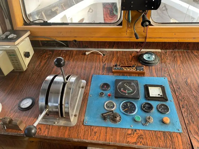 Kapal kerja keur dijual