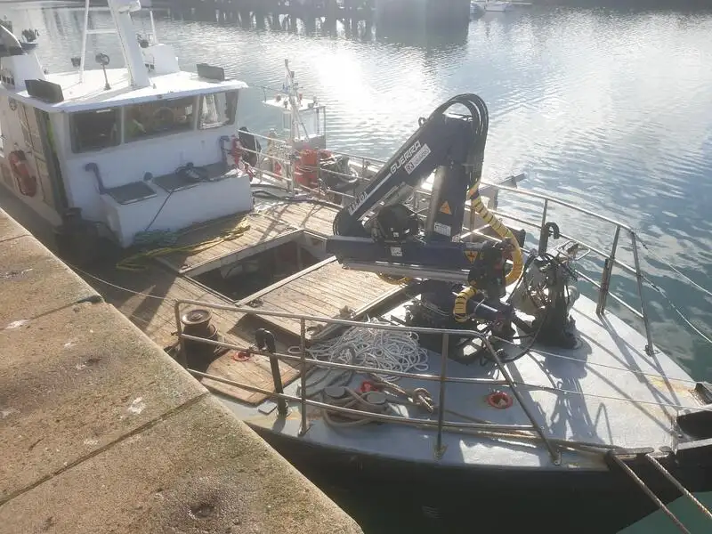 Kapal kerja keur dijual