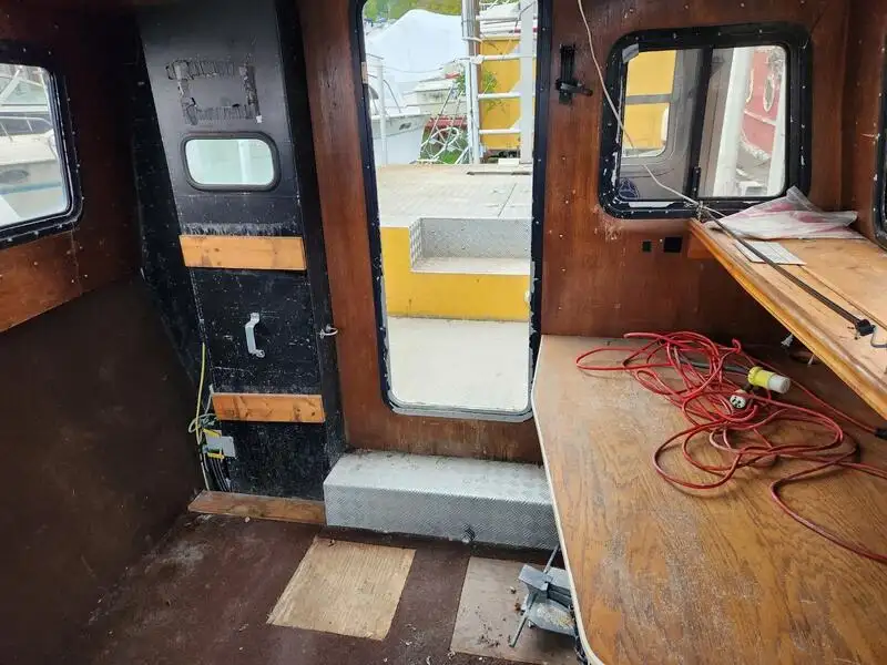 Kapal kerja keur dijual