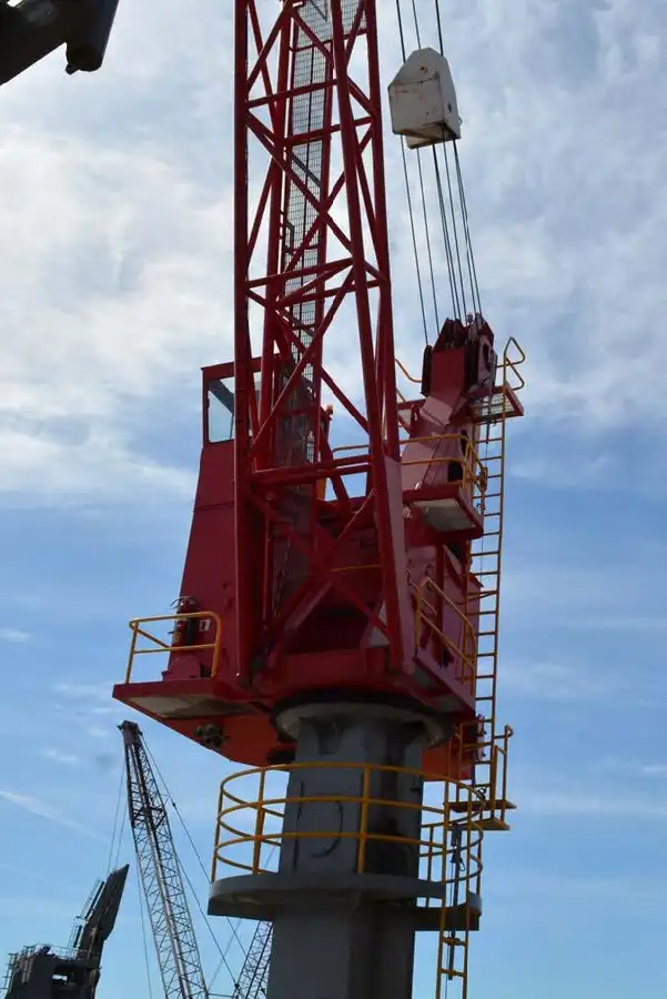 Kapal pangangkut LNG keur dijual