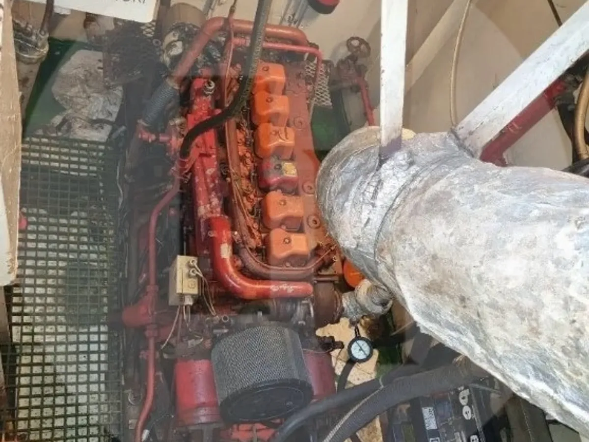 Kapal kerja keur dijual