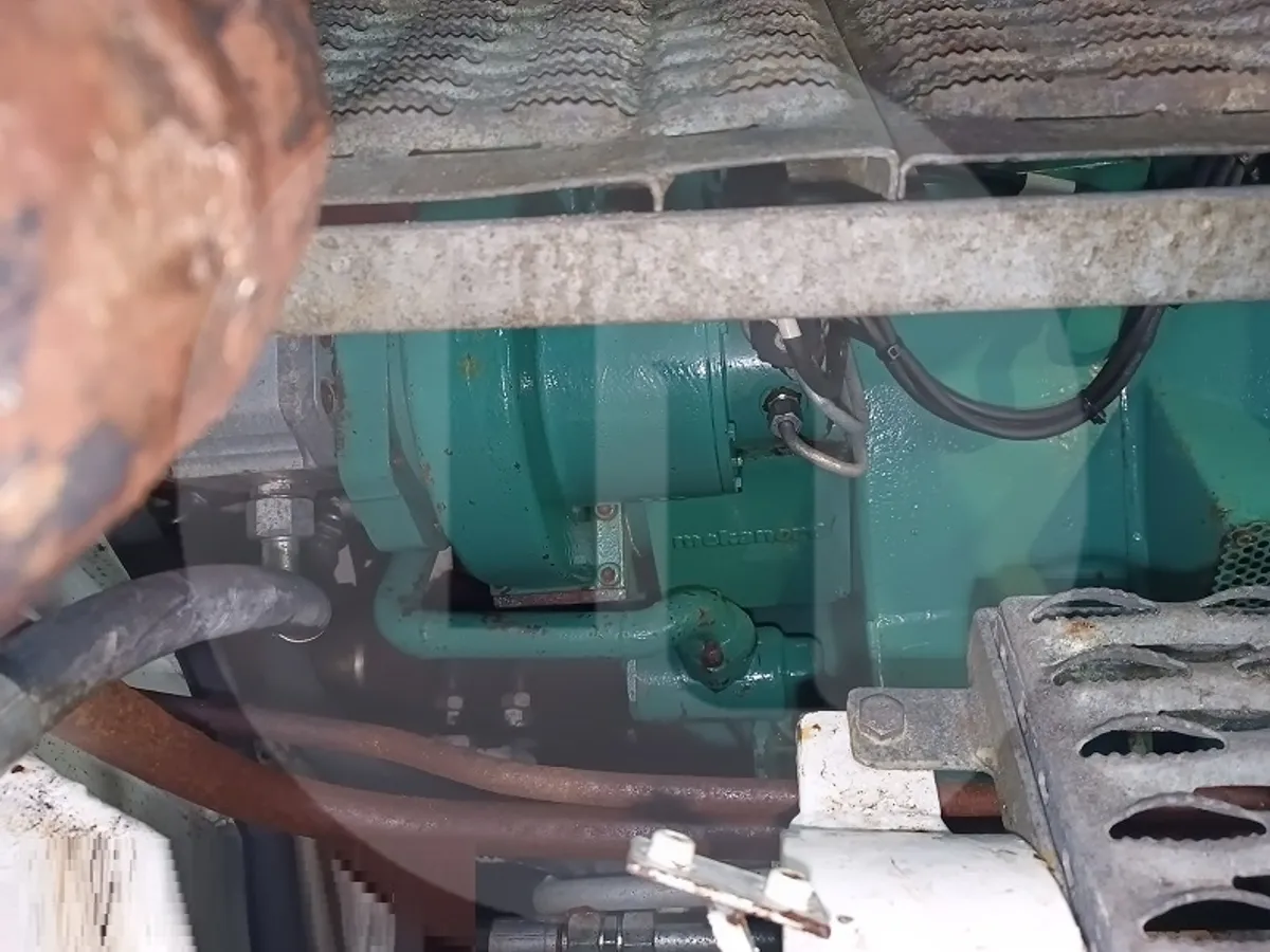 Kapal pangangkut lauk hirup keur dijual