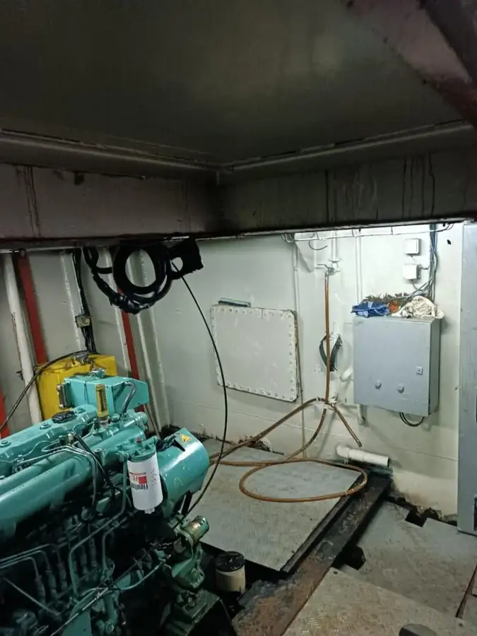 Kapal kerja keur dijual