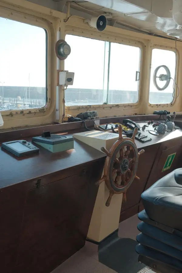Kapal survei keur dijual