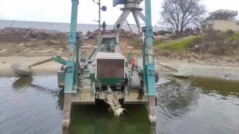 Kapal keruk keur dijual