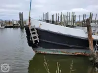 Kapal pasokan keur dijual