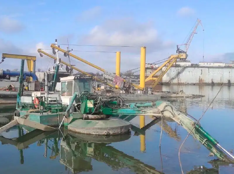 Kapal keruk keur dijual