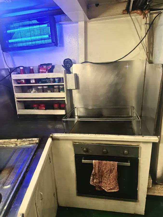 Kapal kerja keur dijual
