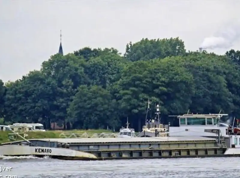 Kapal pangangkut barang curah keur dijual