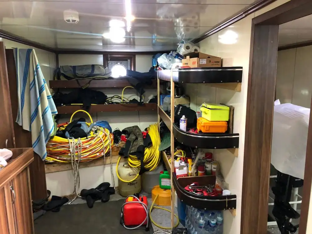Kapal kerja keur dijual