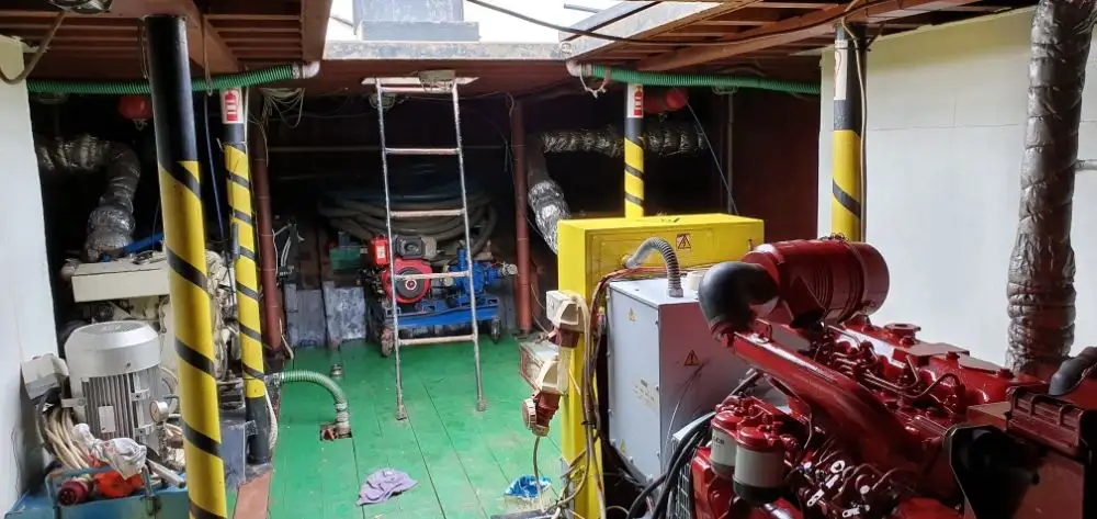 Kapal kerja keur dijual