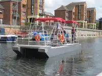 Kapal wadahna pikeun dijual
