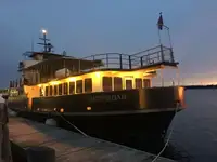 Kapal pesiar-feri keur dijual