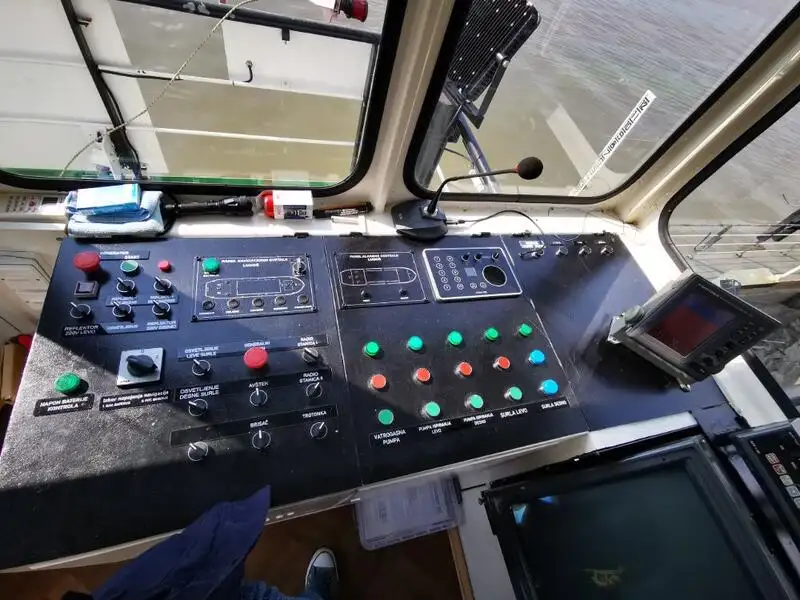 Kapal keruk keur dijual