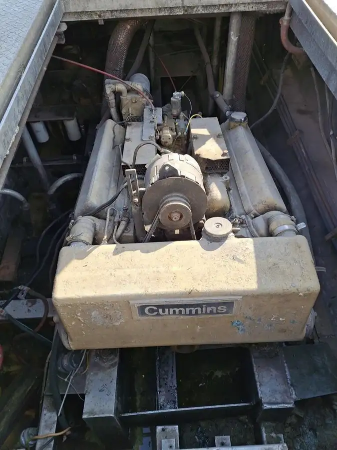 Kapal kerja keur dijual