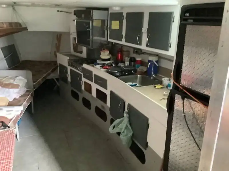 Kapal kerja keur dijual