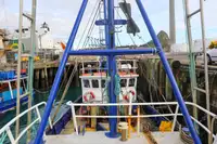 Kapal pangangkut LNG keur dijual