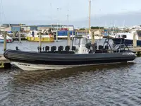 Kapal wadahna pikeun dijual