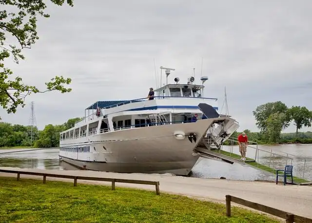 Kapal pesiar keur dijual