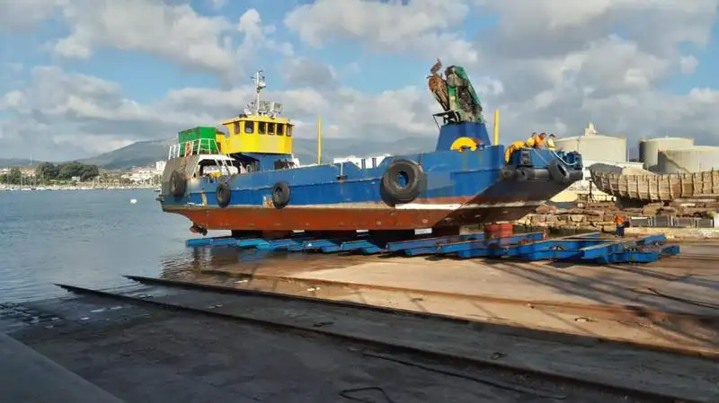 Kapal kerja keur dijual