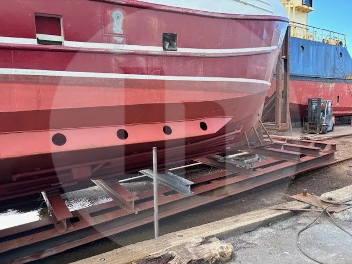 Kapal pangangkut lauk hirup keur dijual