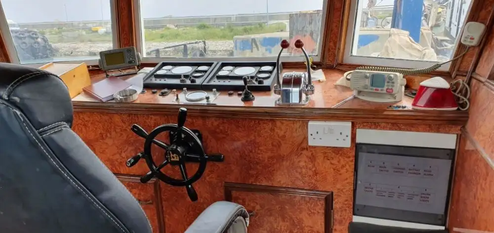 Kapal kerja keur dijual