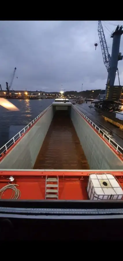 Kapal pangangkut barang curah keur dijual